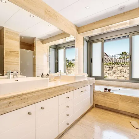 La Perla Impressive With 别墅